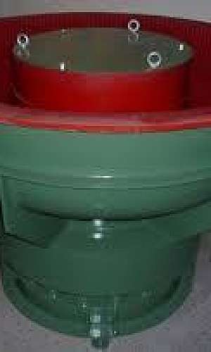 Polimento em peças de metal por vibração Polimento em peças de metal por vibração